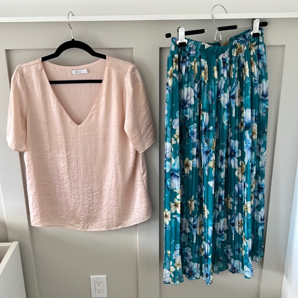 Midi pleated skirt and soft pink top